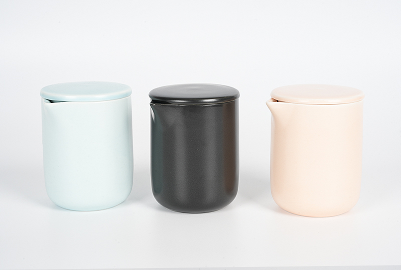 Matte Lidded Minimalist Ceramic Jar Candle